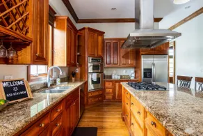 Wisteria 12South | Historic Charmer, Sleeps 10 - Image 4