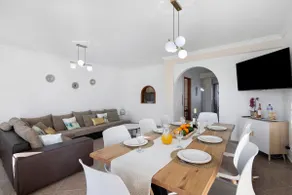 Villa \"Sunshine\" avec piscine, Wi-Fi, climatisation à 800 m de la plage - Image 5