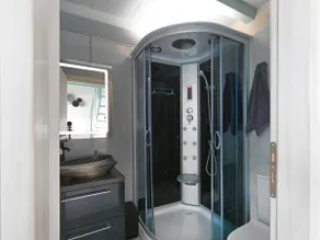 Nest Suite,1 King/1 Queen Bed, Jetted Tub/Sea View - Image 5