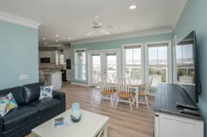 Luxurious oceanfront located in OKI's Paradise Shores - Image 3