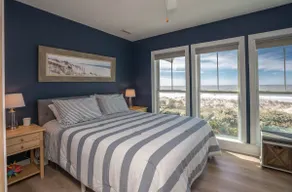 Luxurious oceanfront located in OKI's Paradise Shores - Image 4