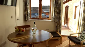 The Honeypot Apartment - King Bed - Image 2