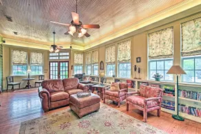 The Lilly House: Historic Glen Rose Home w/ Porch! - Image 3