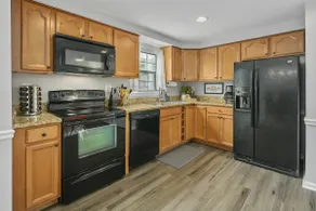 The Hoptons: Private Yard Near DC - Image 2
