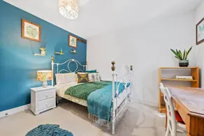 Modern Townhouse in Penryn with Private Parking - Image 5