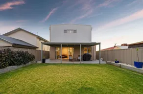 Ocean At Seaford - Panoramic Beachfront with Backyard - Image 2