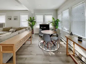 Modern Lux House Located Near Casinos Free Parking - Image 2
