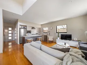 Jacaranda Lane - Sleek & Modern - Central - Image 4