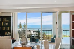 Apartment M307 - eclectic icon with spectacular views! - Image 2