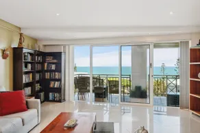 Apartment M307 - eclectic icon with spectacular views! - Image 3