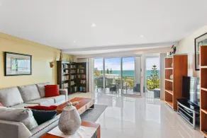 Apartment M307 - eclectic icon with spectacular views! - Image 4