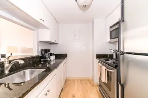 Spacious Apt Downtown - Image 3
