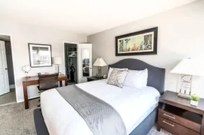 Spacious Apt Downtown - Image 4