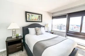 Spacious Apt Downtown - Image 5