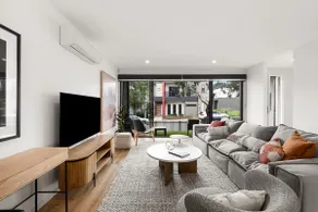 Anchorage Villa - Chic, Pet Friendly by Marina - Image 2
