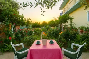 Summer Rose Garden Getaway - A step to the Beach - Image 5