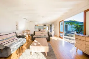 Beachwood - Firepit - Pet Friendly - 2 Mins Walk to the Beach - Image 2