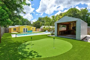 Private Heated Pool, Turfed Putting Green Retreat - Image 2