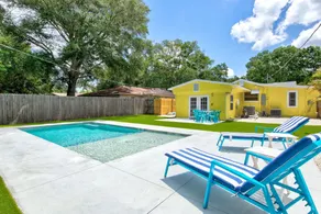 Private Heated Pool, Turfed Putting Green Retreat - Image 3