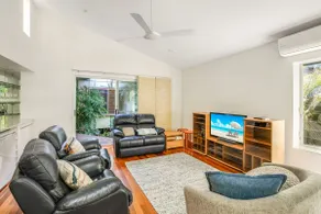2 Naiad Court Rainbow Shores. Walk to beach. Pets welcome. Wifi - Image 2