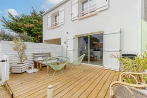 Single-story accommodation with direct beach access - Image 3