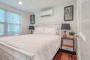 1950s Beach Cottage  Unit C - Image 5