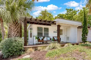 1950s Beach Cottage  Unit C - Image 4