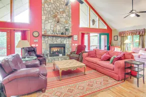 On-Site Forest Trail Access! Home in Burnsville - Image 4