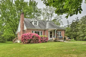 Cozy Springfield Family Home w/ Fire Pit - Image 2