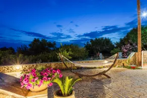 Mani's Aura Seaside-Spacious Summer Retreat - Image 5