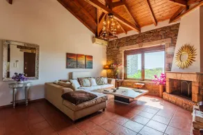 Mani's Aura Seaside-Spacious Summer Retreat - Image 2