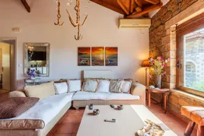 Mani's Aura Seaside-Spacious Summer Retreat - Image 3