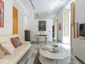 Apartment overlooking Plaza de la Merced in the building where Picasso was born - Image 5