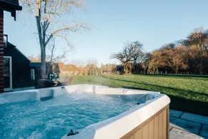 Hayward House, Hot Tub, Large Garden - Image 3