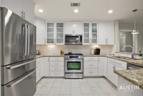 Gorgeous Home in Heart of Zilker with Full Kitchen - Image 2