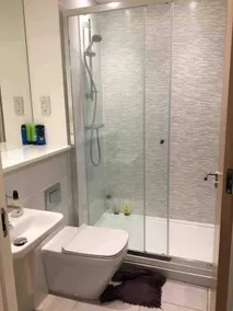 2 Bedroom Flat Free Parking Close to City Center - Image 4