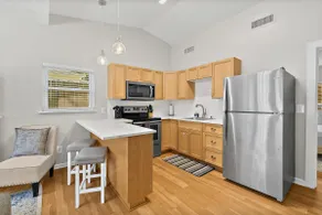 Cozy Uptown Guest House - Image 5