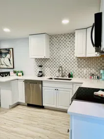 River Inspired 1-BR Condo in the Cottages on James - Image 5