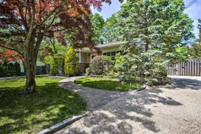 Charming Hampton Bays Home 5 Mi to Cooper’s Beach - Image 3