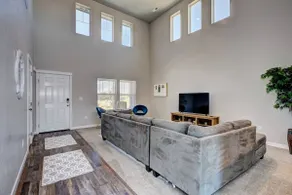 Newly built~large home~playroom~Cali King bed~5TVs - Image 5