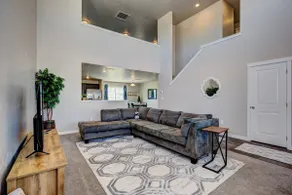 Newly built~large home~playroom~Cali King bed~5TVs - Image 4
