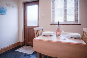 Primrose - 1 Bedroom Cottage - Llanteg - Image 2