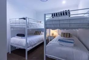 Spacious Noosaville Apartment with Pool - Image 5