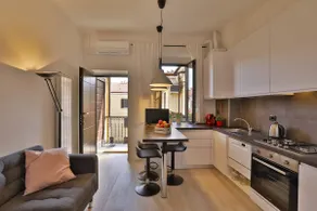 Fashion District - Top Floor Apartment - Image 3