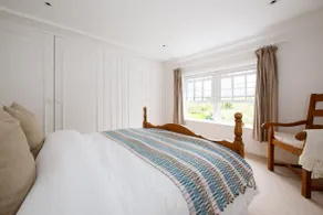 Country cottage in pretty village quay views - Image 4
