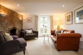Country cottage in pretty village quay views - Image 2