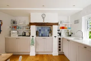 Country cottage in pretty village quay views - Image 5