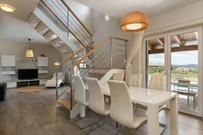 Villa on site - Image 2