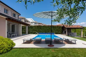 Villa on site - Image 3