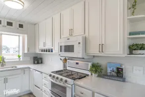 Luxury Downtown Condo w/ Channel Views! - Image 3